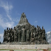 少数民族人物雕像