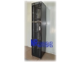 铝钢型材服务器机柜加工图1