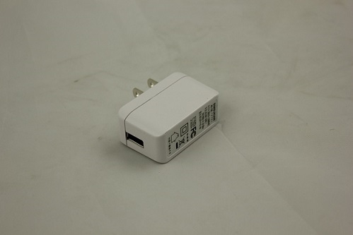 白色长方形USB8.4V0.2A图1