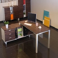 现代钢架板式办公桌