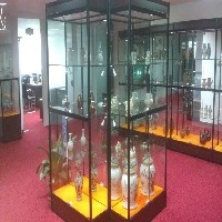 钛合金展示柜