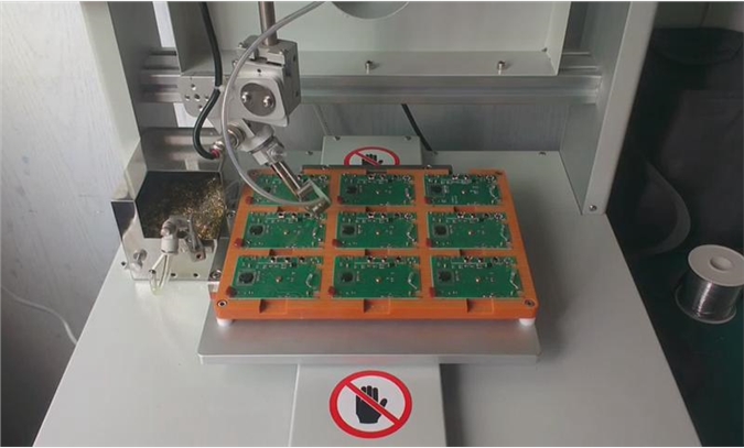 万用表自动焊锡机（焊锡机器人）