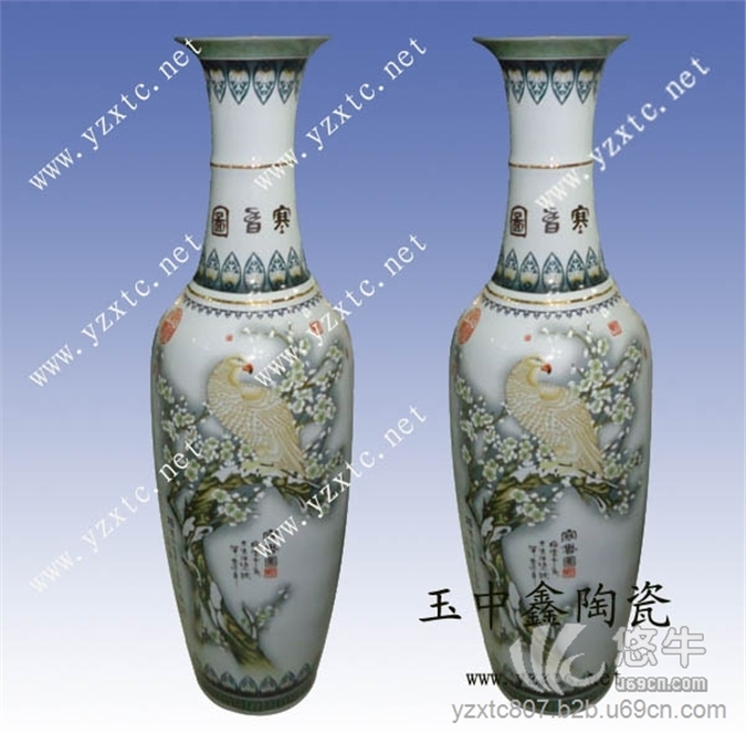 中国红瓷家居装饰品大花瓶、