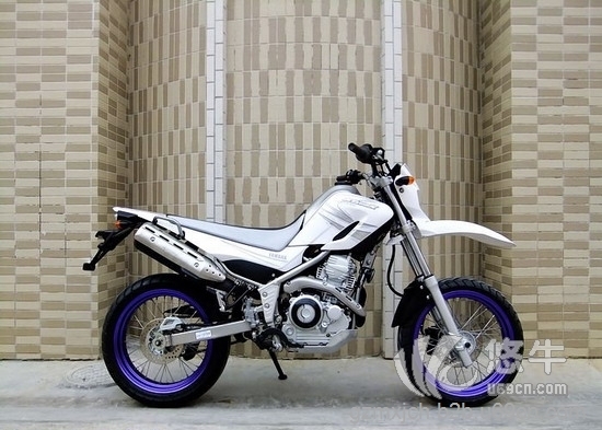 雅马哈XT250X越野摩托车